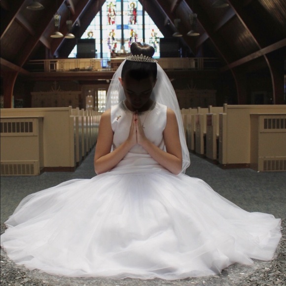 GIRLS WHITE DRESS WITH TIARA AND VEIL SIZE 8 - Picture 12 of 12